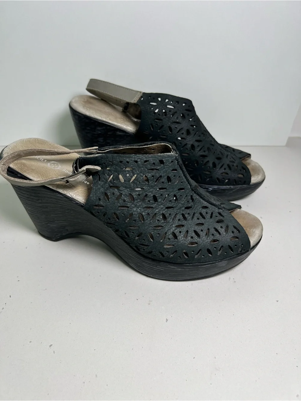 Jambu Sport Wedge Sandals Size 10M – Black Laser Cut Peep Toe Wedges – Slingback